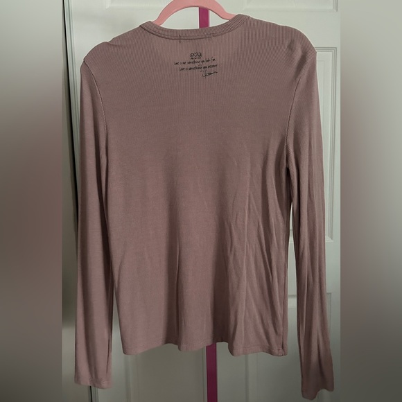 Peace Love World Ribbed Top - Picture 3 of 7